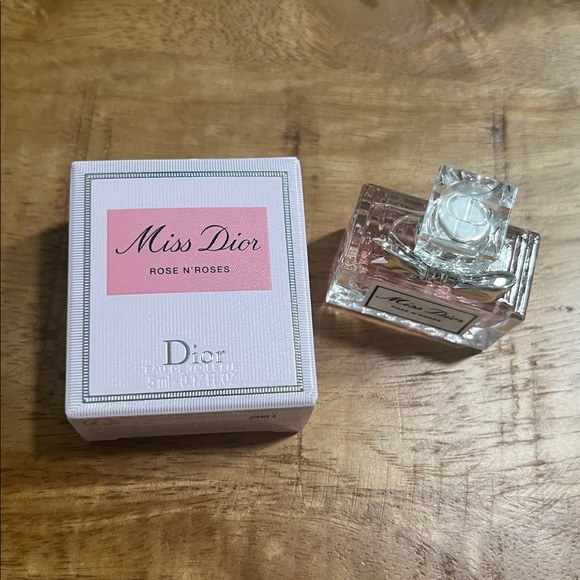 DIOR ROSES N ROSES MINI DABBER -NEW IN BOX - Picture 2 of 3